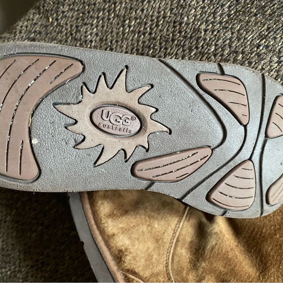 UGG authentic Mayfair Boots Style #5116 9 womens 40 guc - Picture 2 of 4